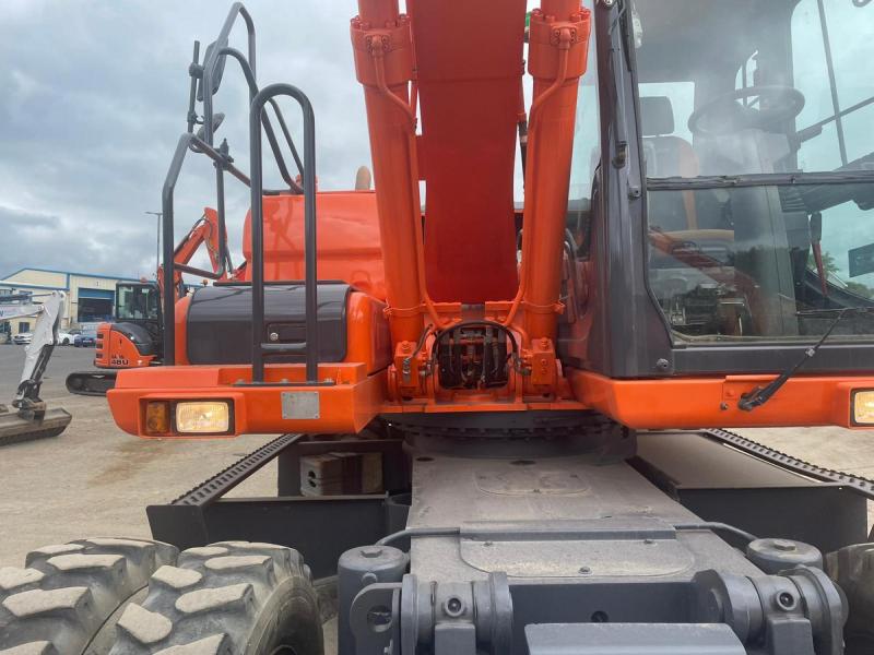 Doosan DX160W