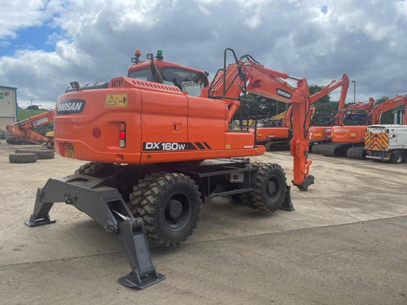 Doosan DX160W