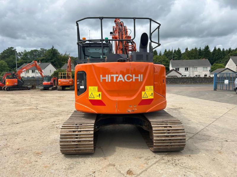 Hitachi ZX135 US-6 Blade