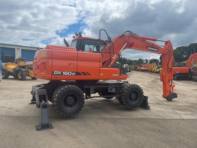 Doosan DX160W