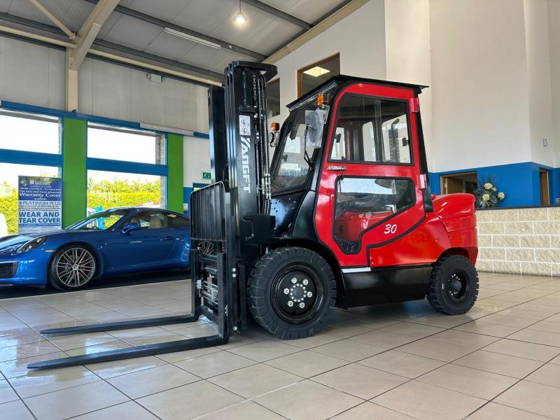 YangFT 3 Tonne ( 3 Mast ) Forklift