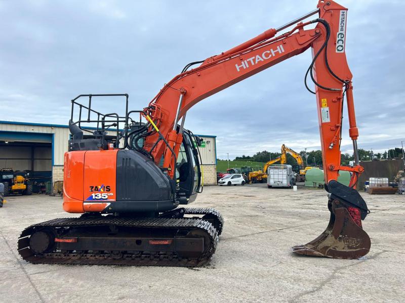 Hitachi ZX135 US-6