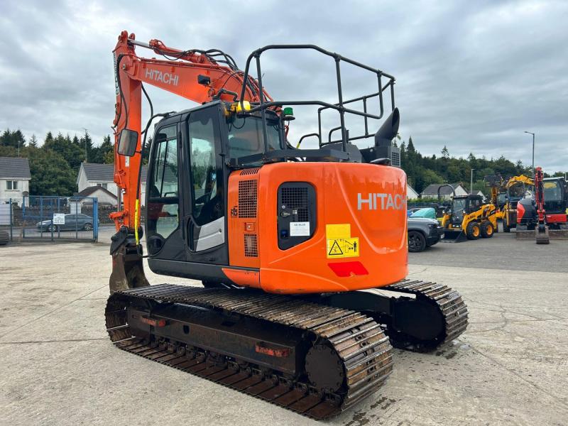 Hitachi ZX135 US-6