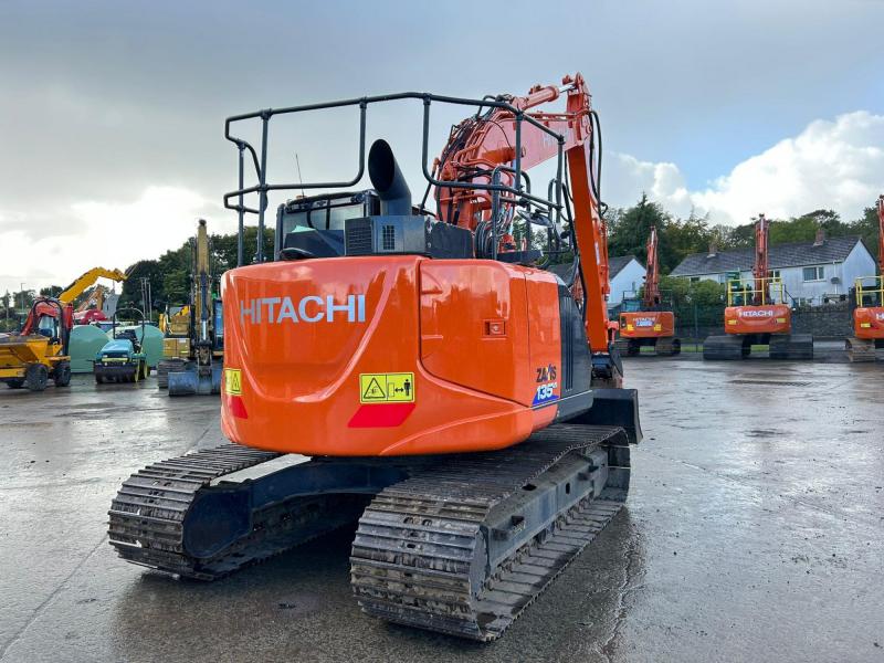 Hitachi ZX135 US-6 Blade