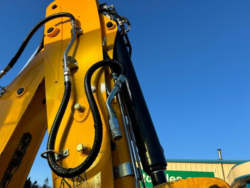 JCB 3CX Easy Joystick Control