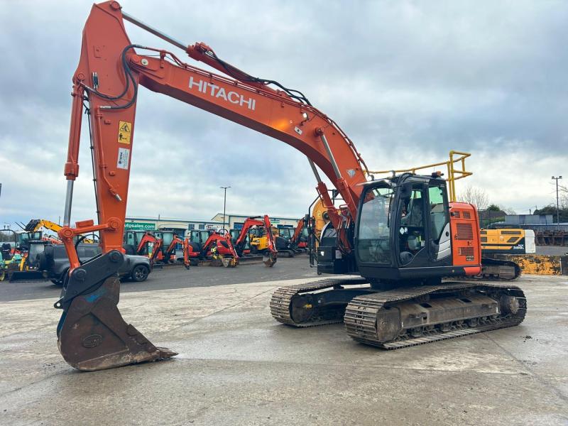 Hitachi ZX225 USLC-6