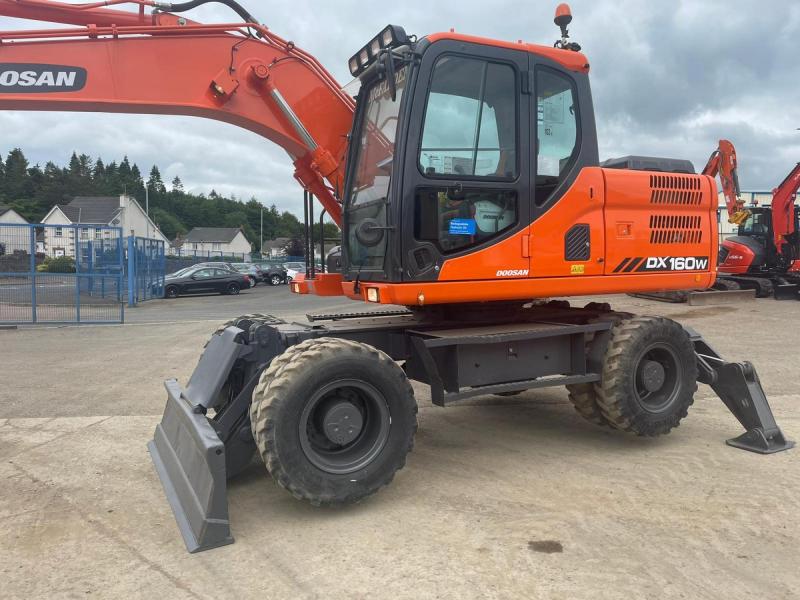 Doosan DX160W