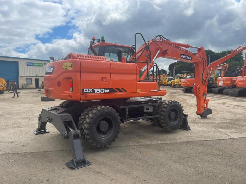 Doosan DX160W