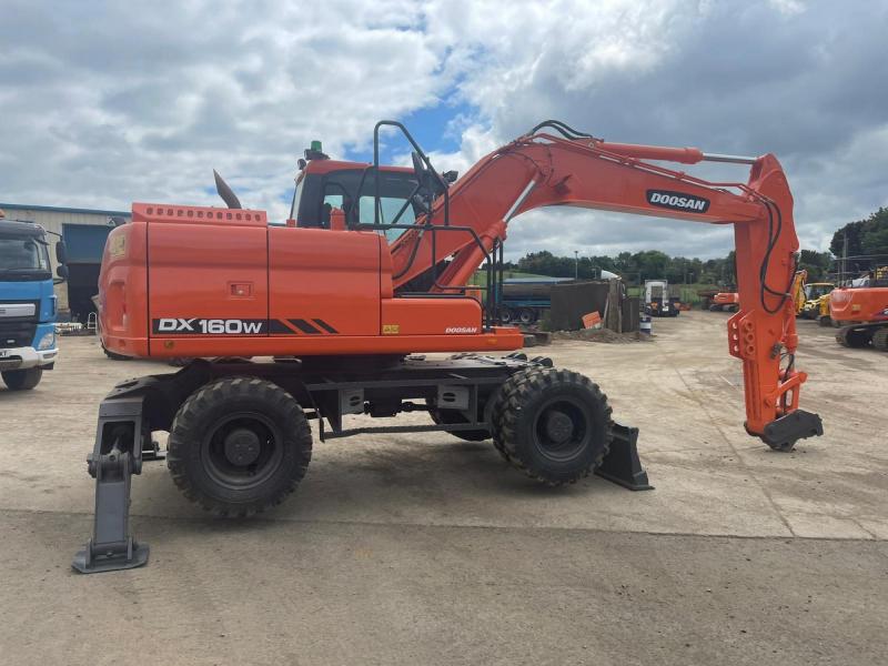 Doosan DX160W