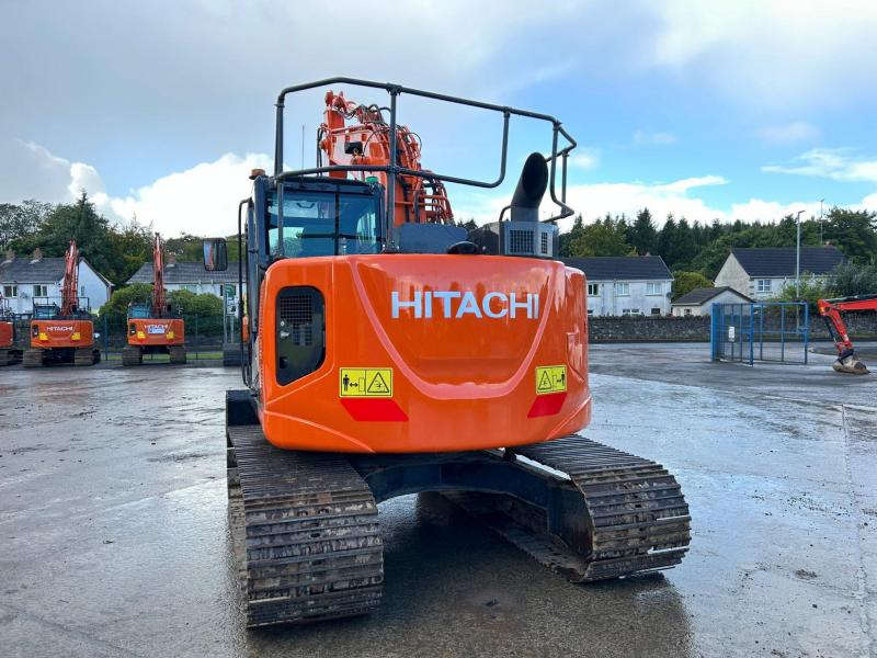 Hitachi ZX135 US-6 Blade