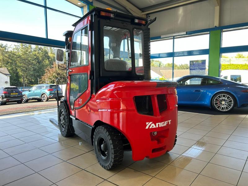 YangFT 3 Tonne ( 3 Mast ) Forklift