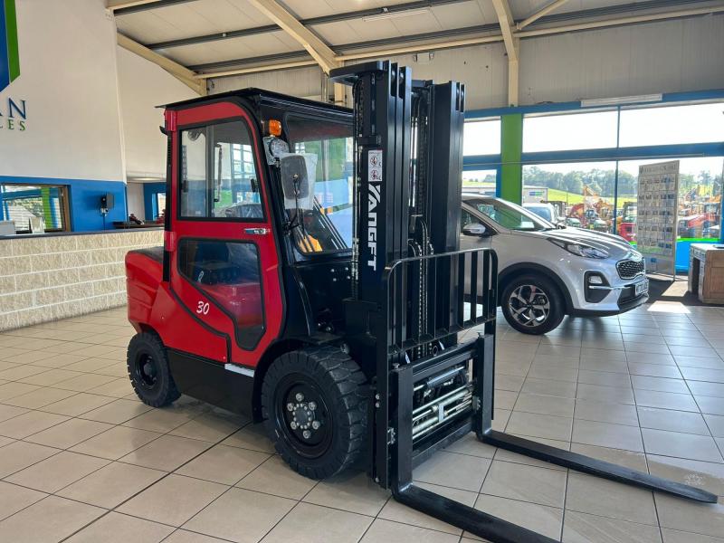 YangFT 3 Tonne ( 3 Mast ) Forklift