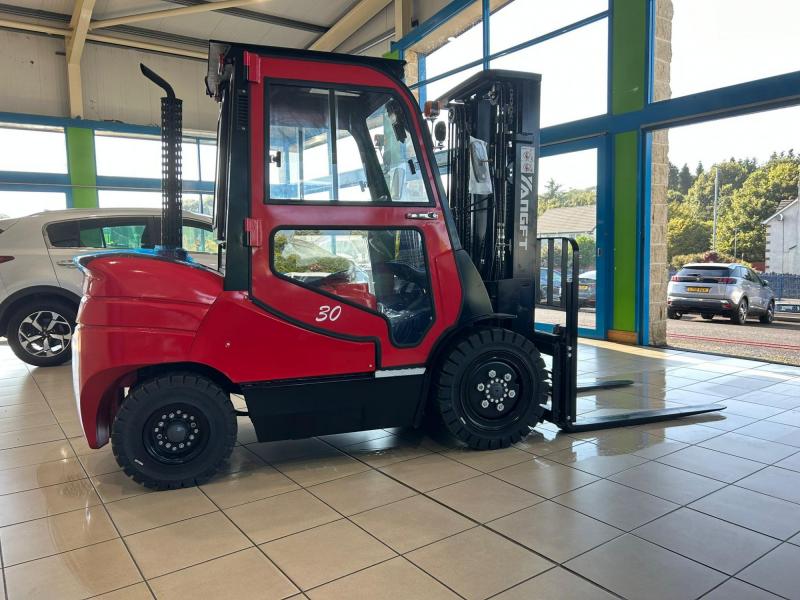 YangFT 3 Tonne ( 3 Mast ) Forklift