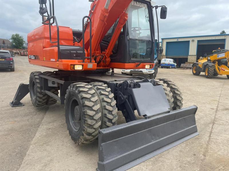 Doosan DX160W