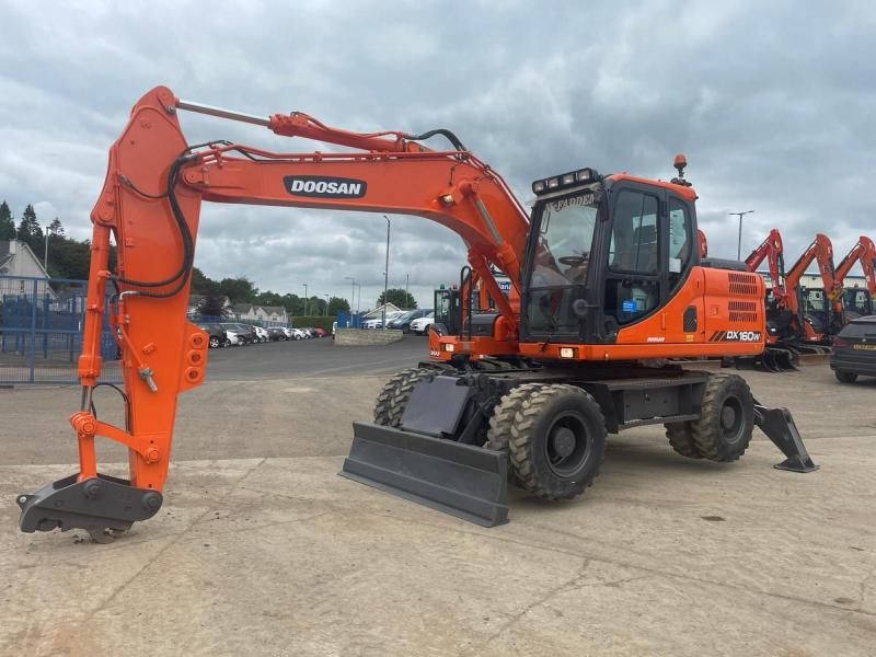 Doosan DX160W