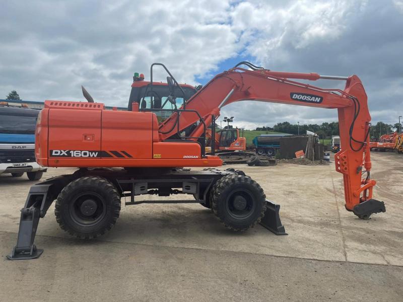 Doosan DX160W