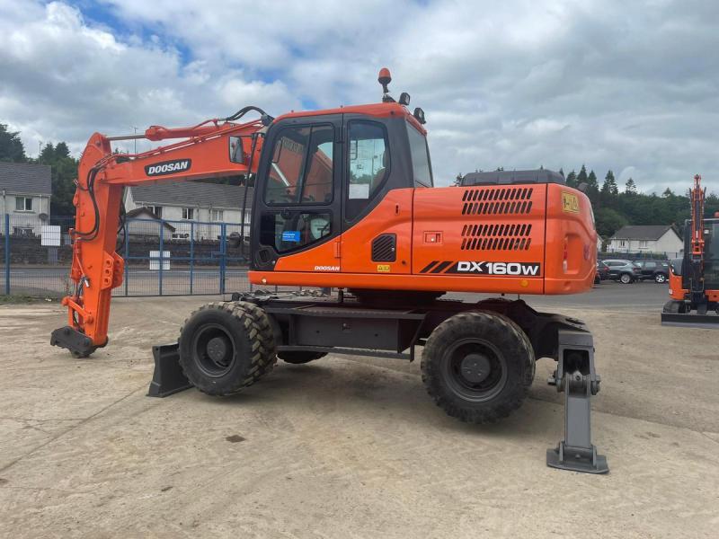 Doosan DX160W