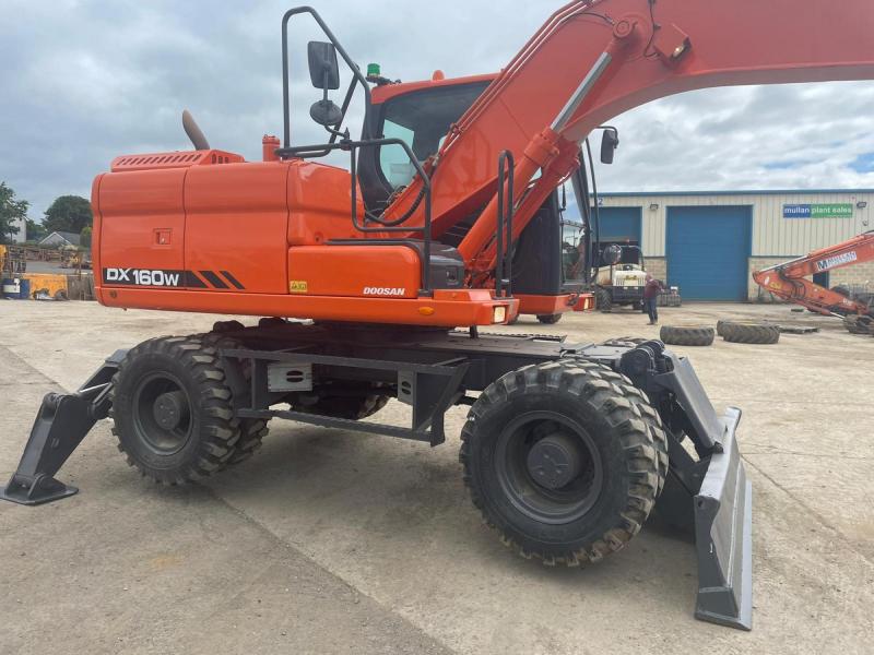 Doosan DX160W