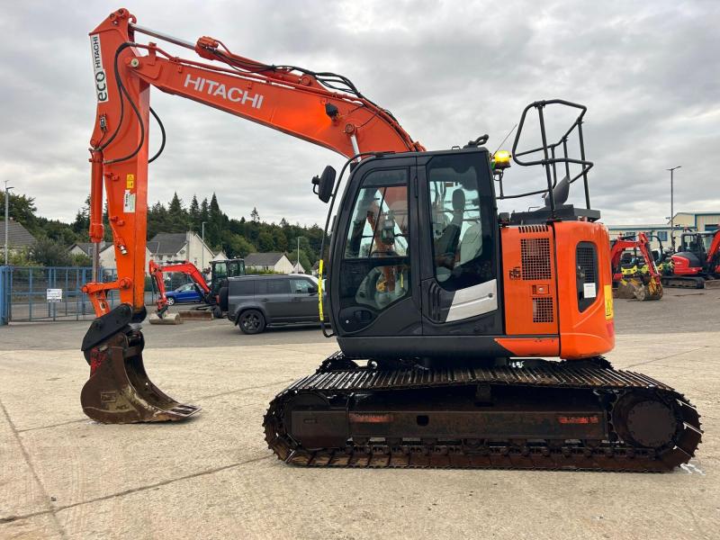 Hitachi ZX135 US-6